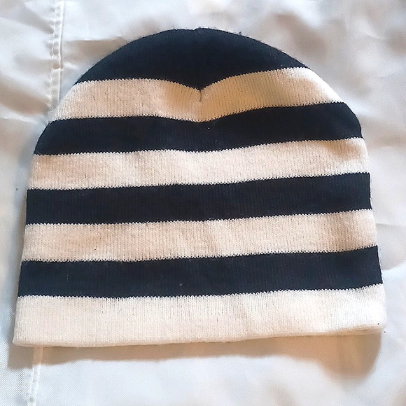 Striped Quiksilver Beanie - Picture 2 of 4